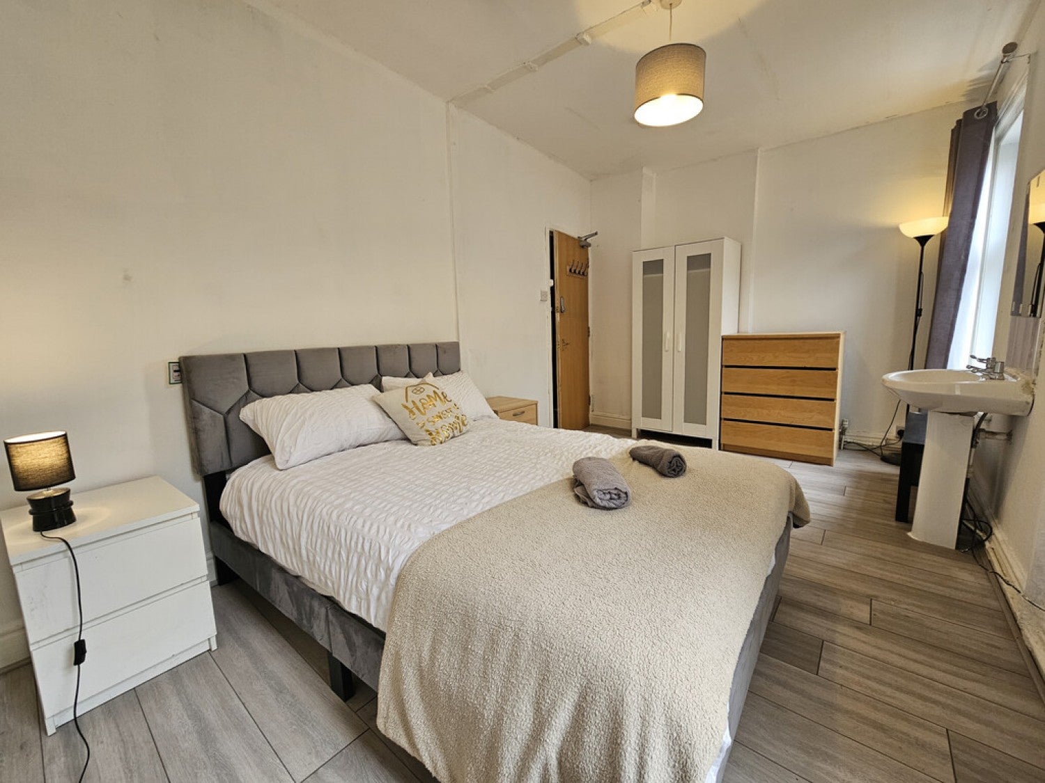Room Queen Victoria Road in Blackpool