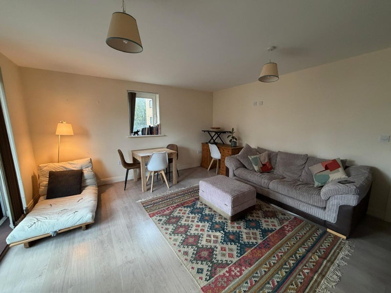 Room Dugard Way in Greater London