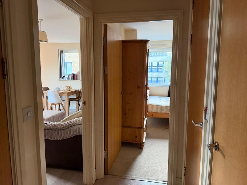 Room Dugard Way in Greater London