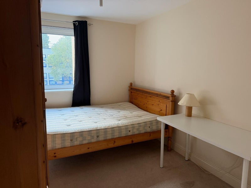 Room Dugard Way in Greater London