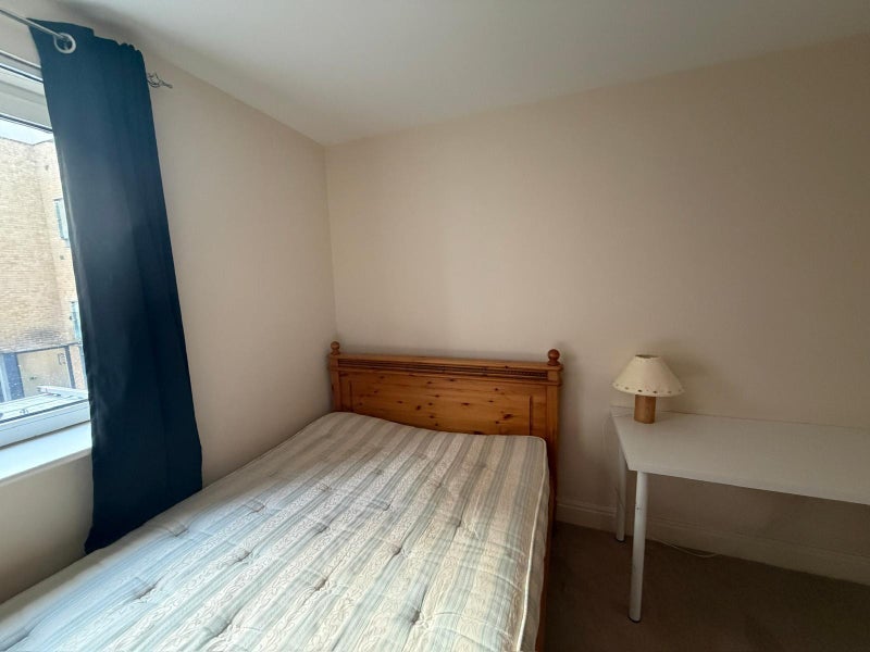 Room Dugard Way in Greater London