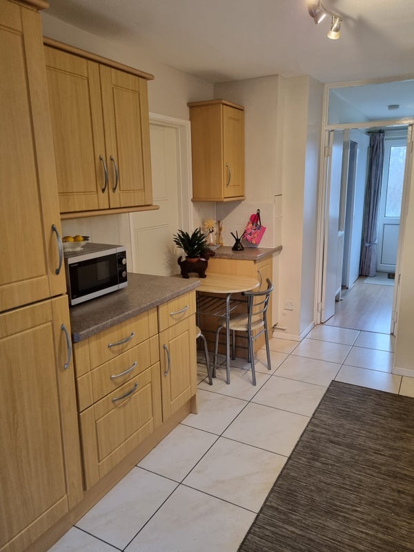 Room Brantridge Road in Crawley