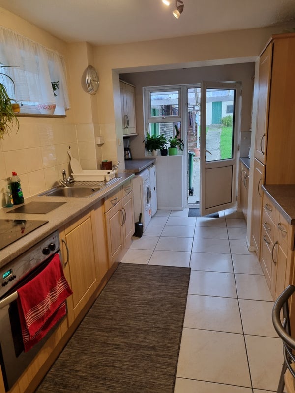 Room Brantridge Road in Crawley