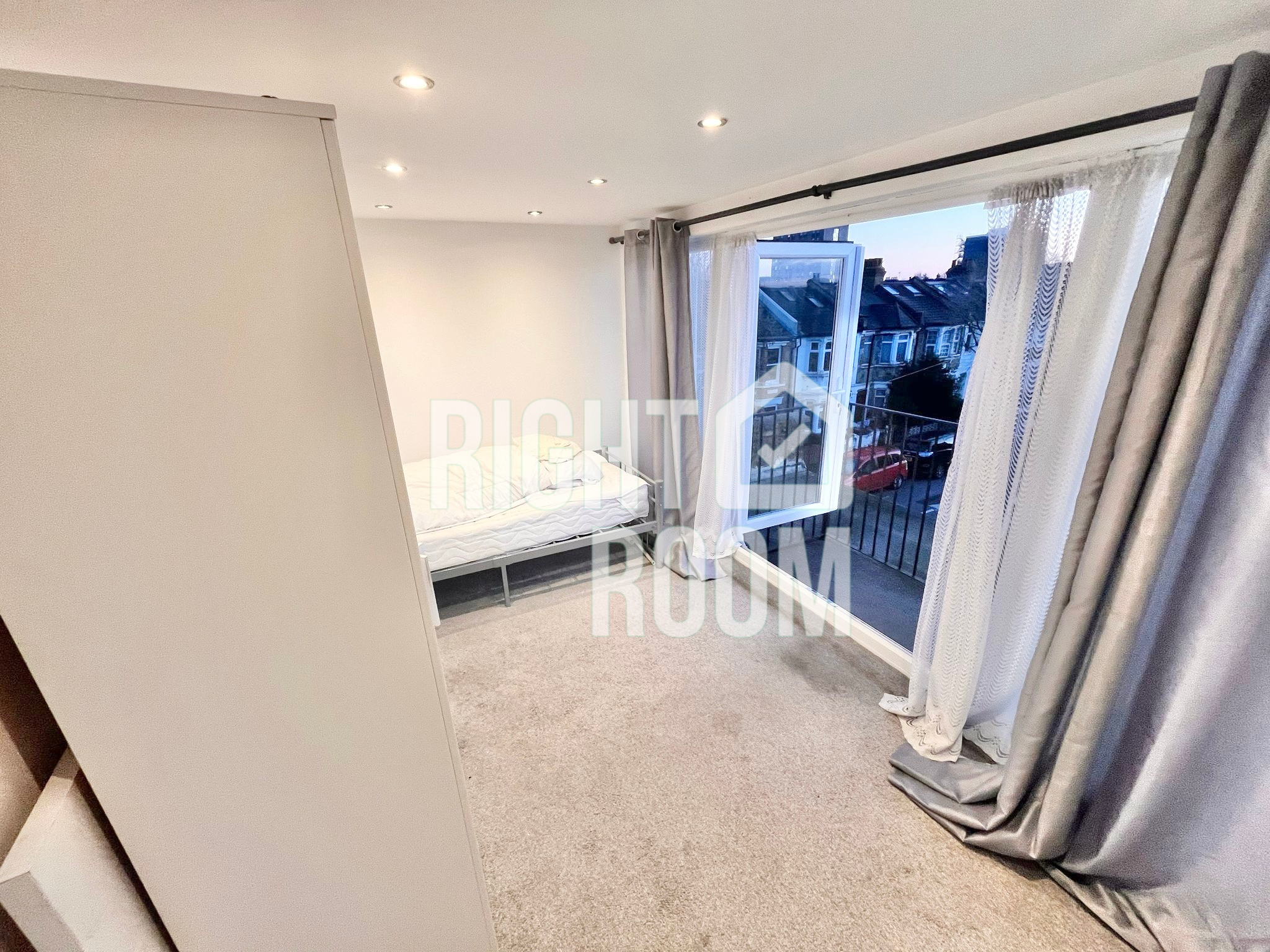 Room Rosebank Road in Greater London