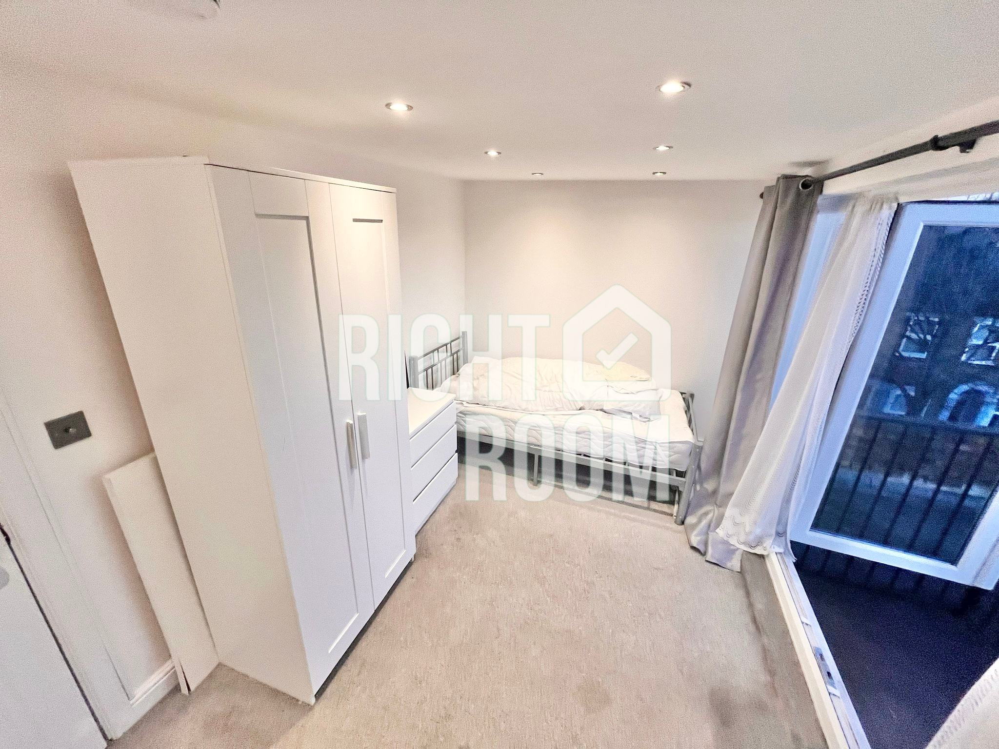 Room Rosebank Road in Greater London