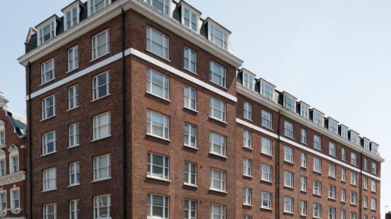 Flat Hill Street in City of Westminster