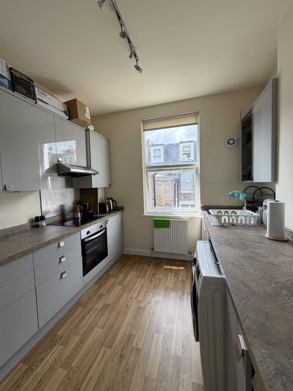 Room Tunis Road in Greater London