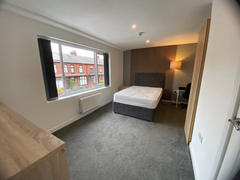 Room Back Hilden Street West in Farnworth