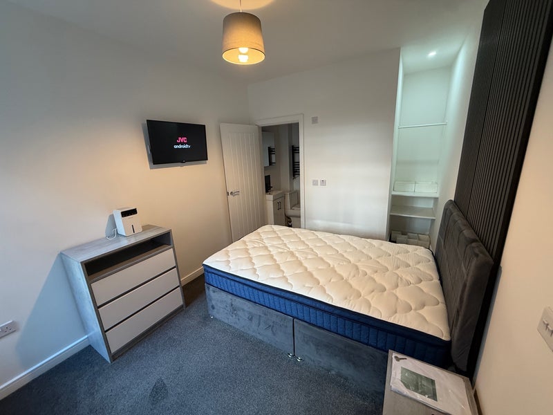 Room Back Hilden Street West in Farnworth