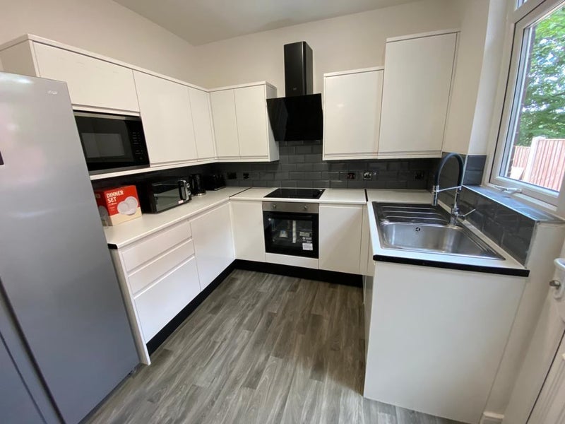 Room Back Hilden Street West in Farnworth