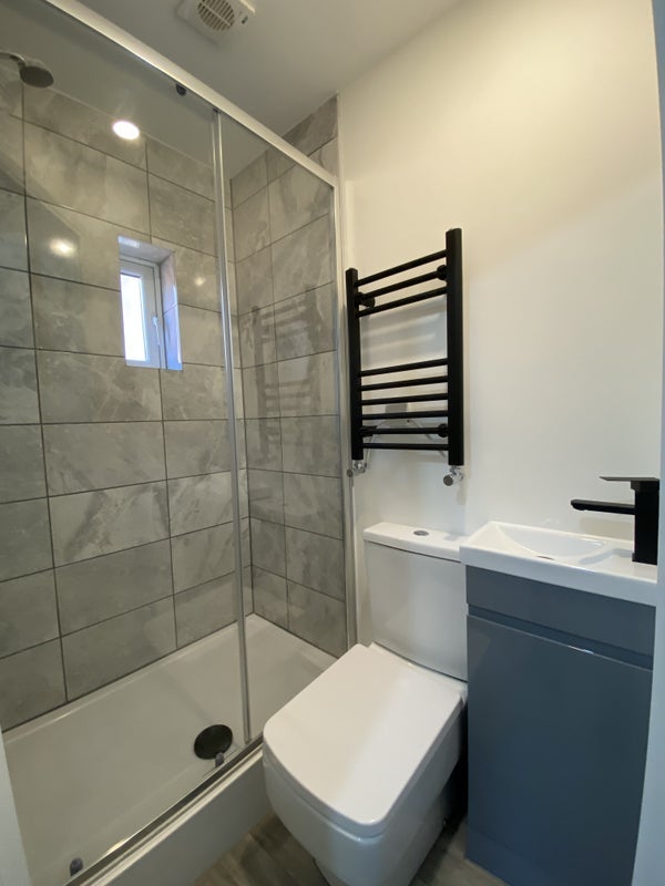 Room Back Hilden Street West in Farnworth