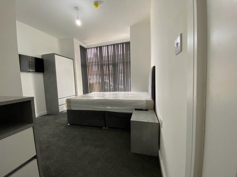 Room Back Hilden Street West in Farnworth