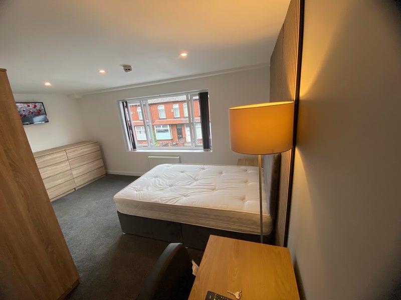 Room Back Hilden Street West in Farnworth