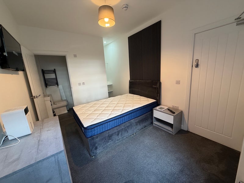 Room Back Hilden Street West in Farnworth