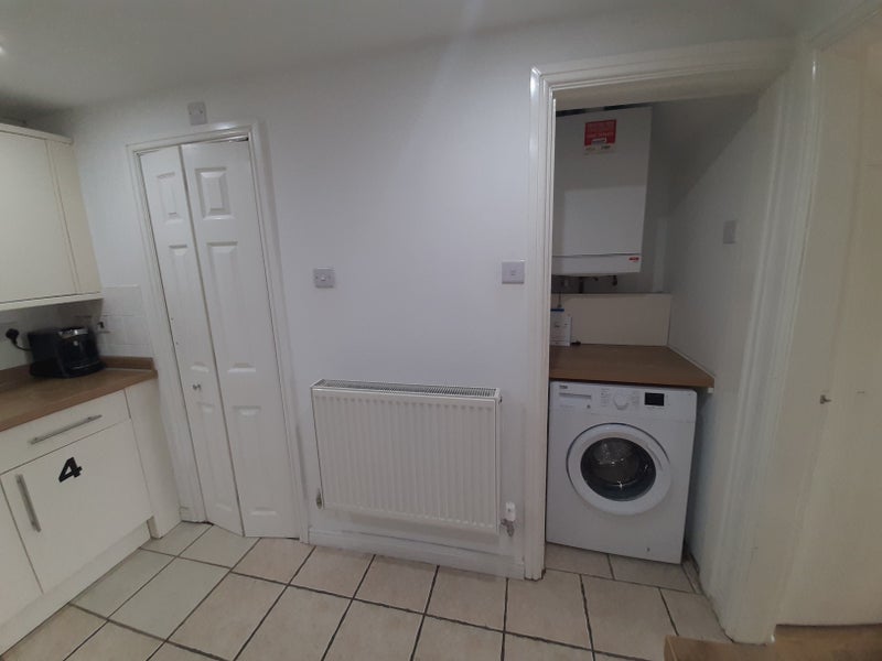 Room Fouracres Road in Manchester