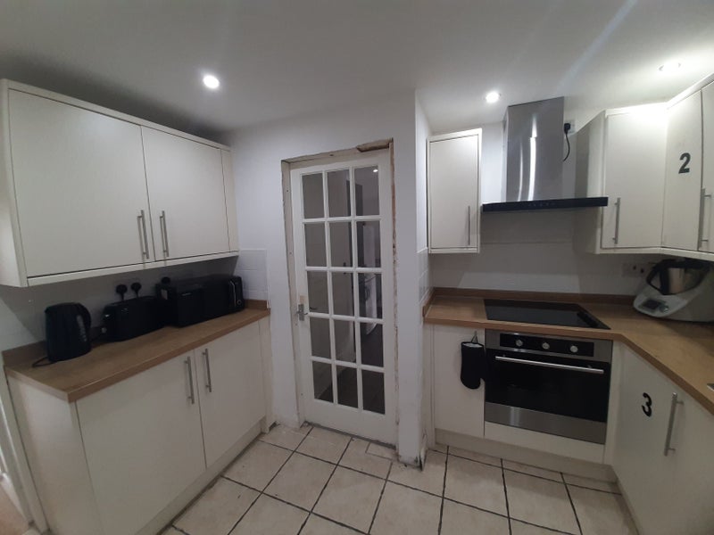 Room Fouracres Road in Manchester
