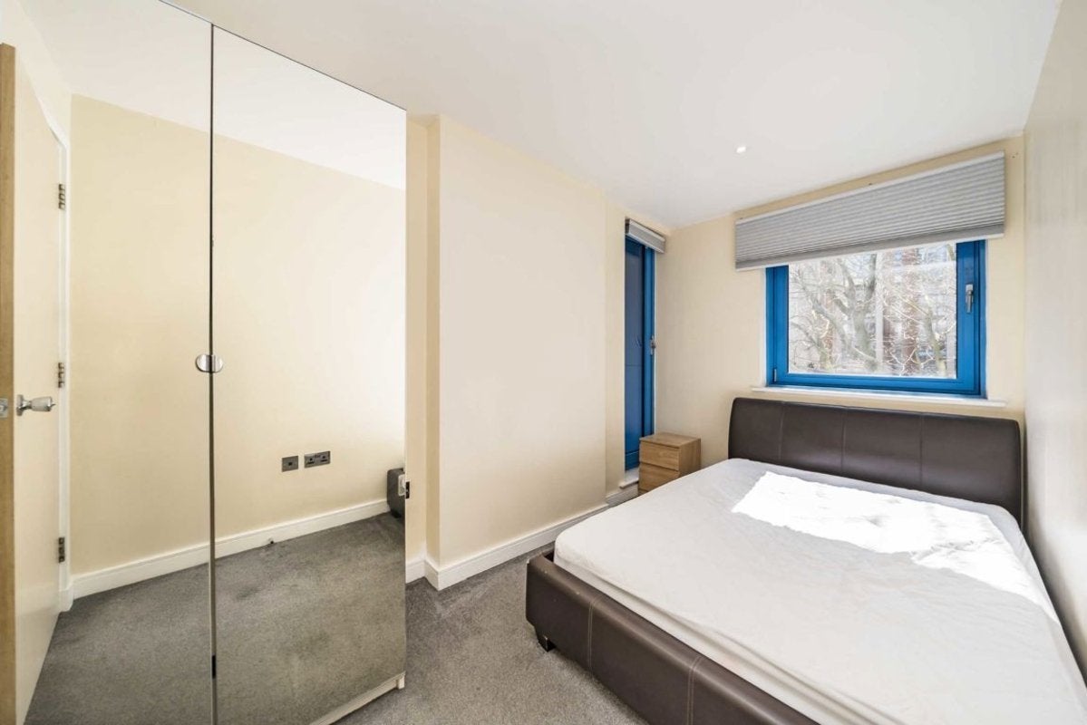 Flat Western Gateway in London