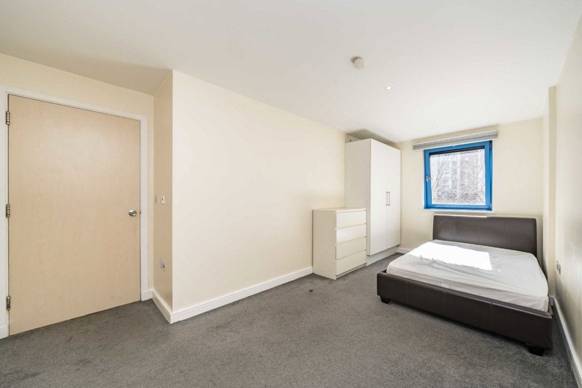 Flat Western Gateway in London