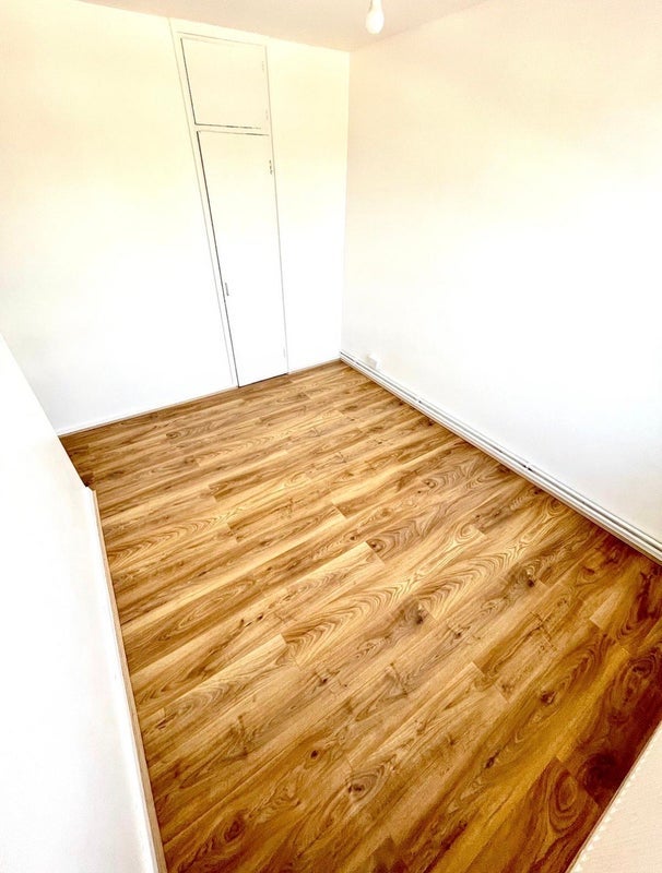 Room Woodseer Street in Greater London