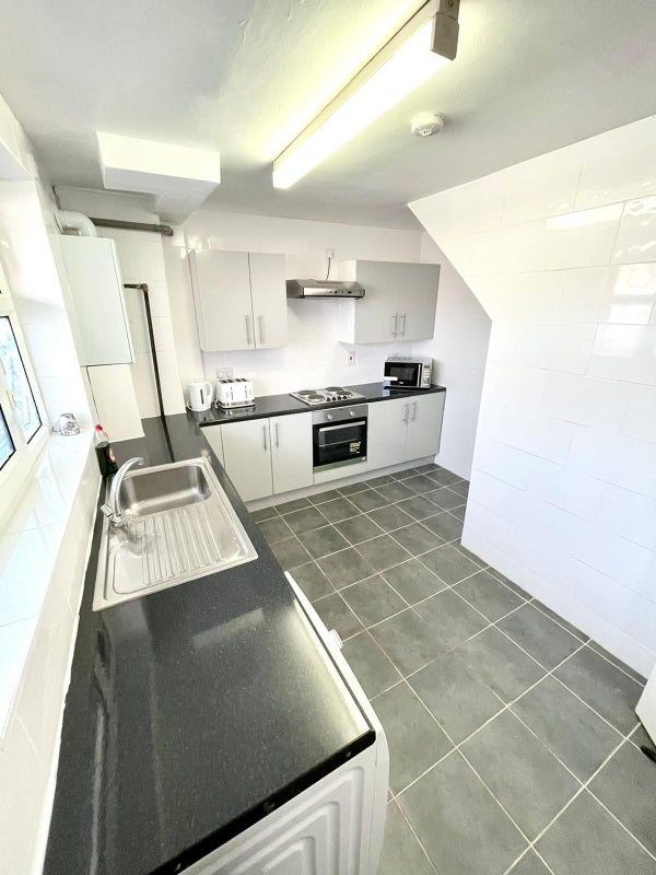 Room Woodseer Street in Greater London