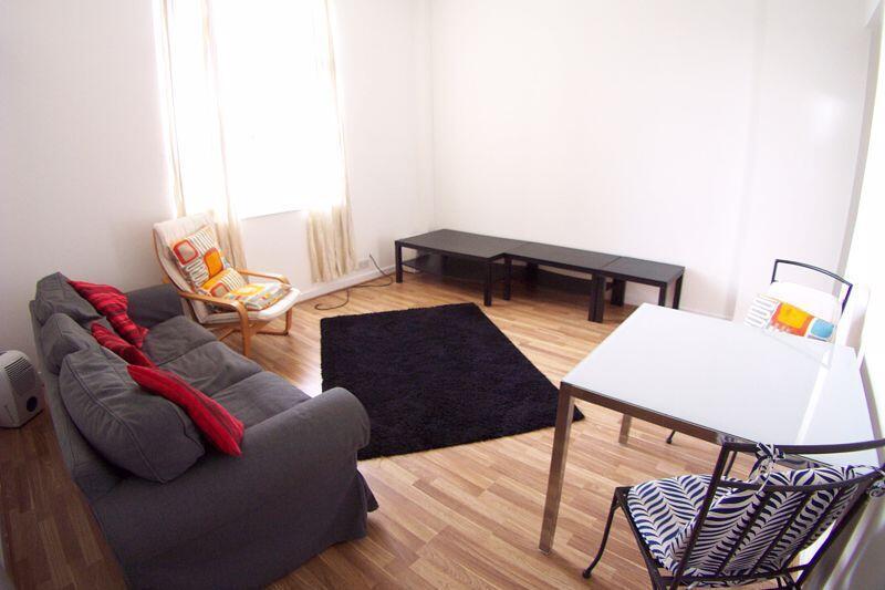 Flat Tulip Close in Greater London