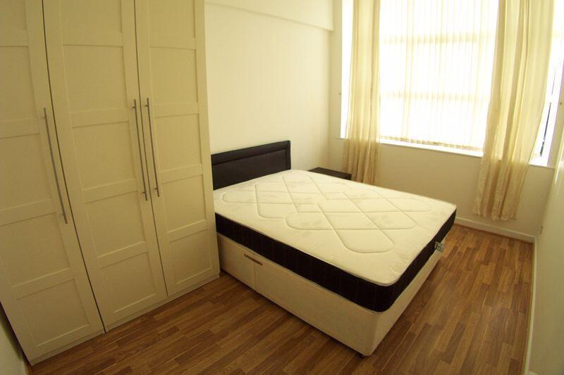 Flat Tulip Close in Greater London