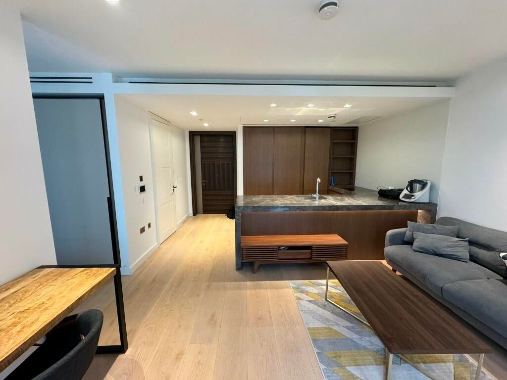 Flat Portugal Street in City of Westminster