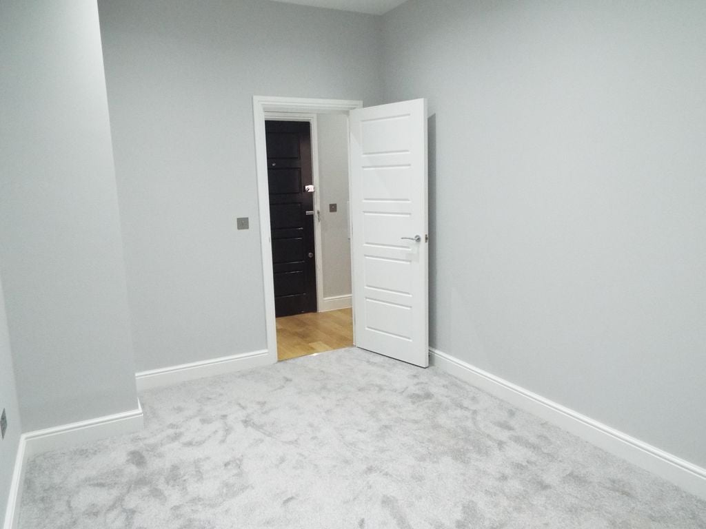 Flat Fishponds Road in Wokingham