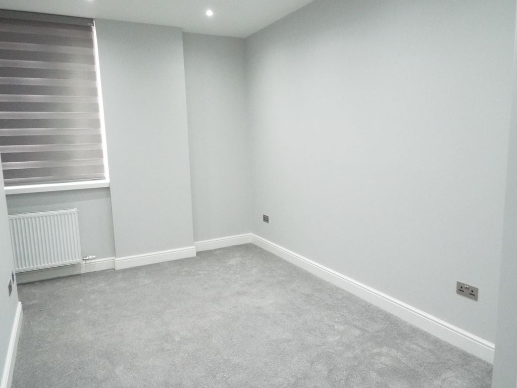 Flat Fishponds Road in Wokingham