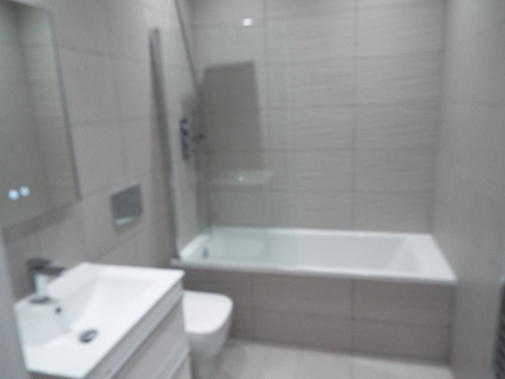 Flat Fishponds Road in Wokingham