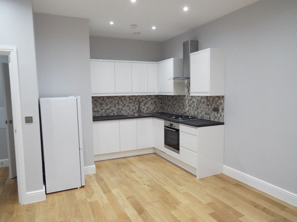 Flat Fishponds Road in Wokingham