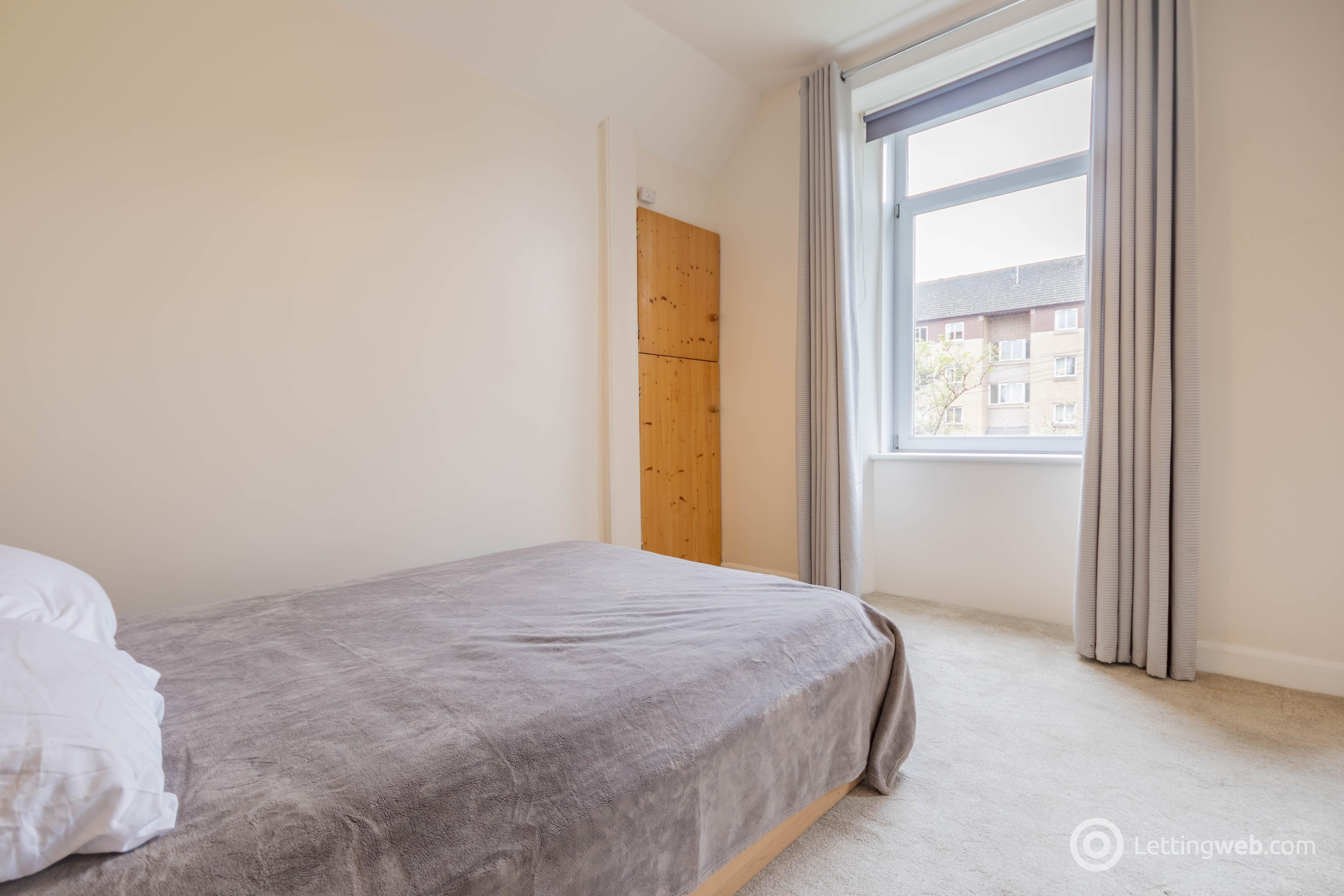 Flat Dalgety Avenue in City of Edinburgh