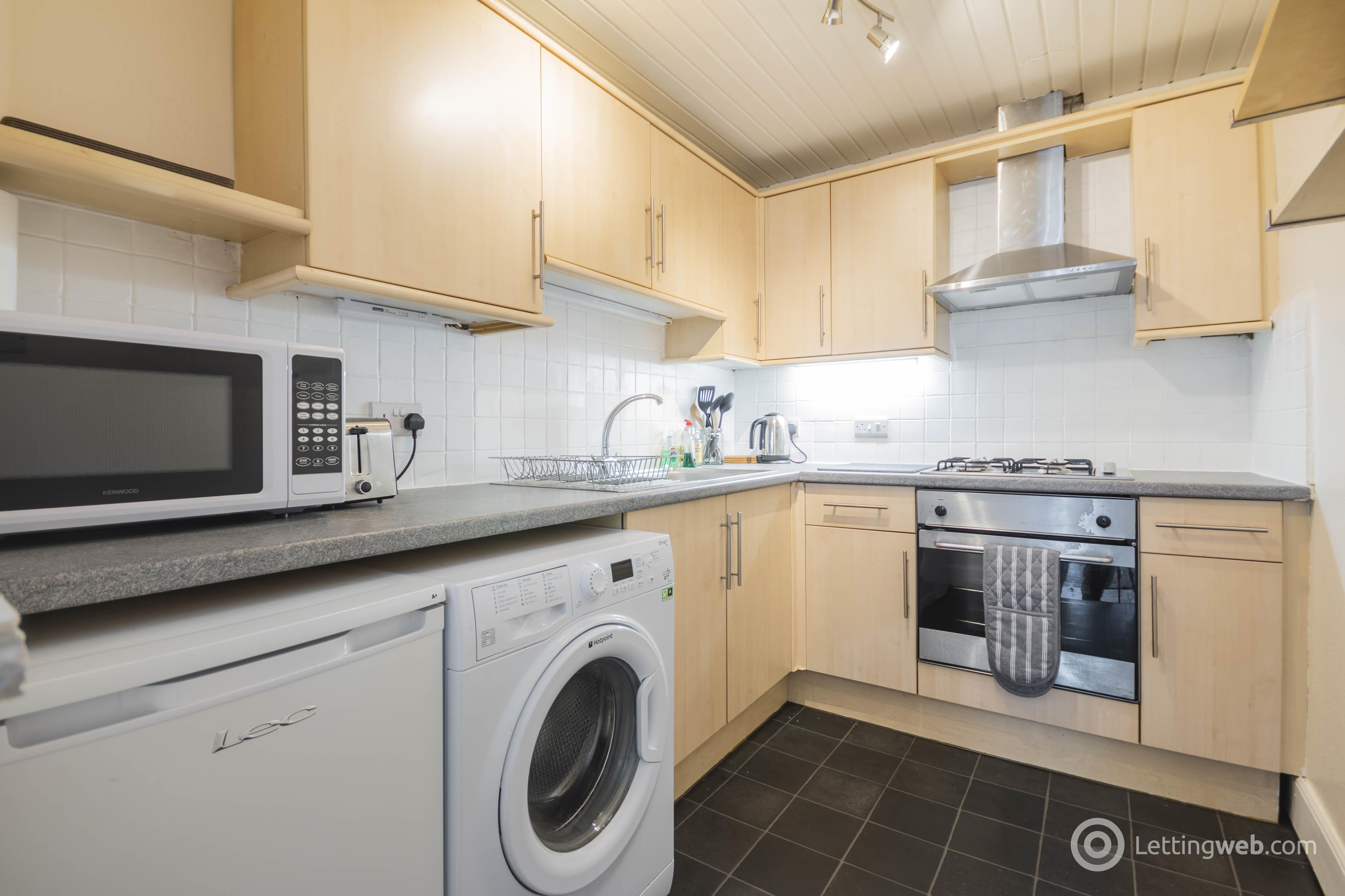 Flat Dalgety Avenue in City of Edinburgh