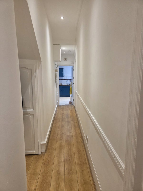 Room Fulham Road in Greater London