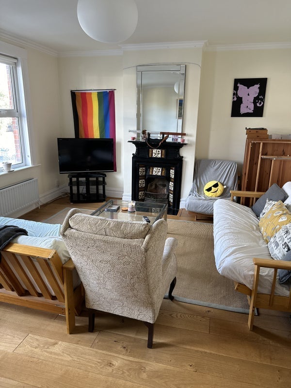 Room Stella Road in Greater London