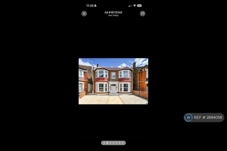 Flat Inglis Road in Greater London
