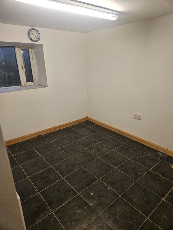 Room Entwisle Road in Milnrow