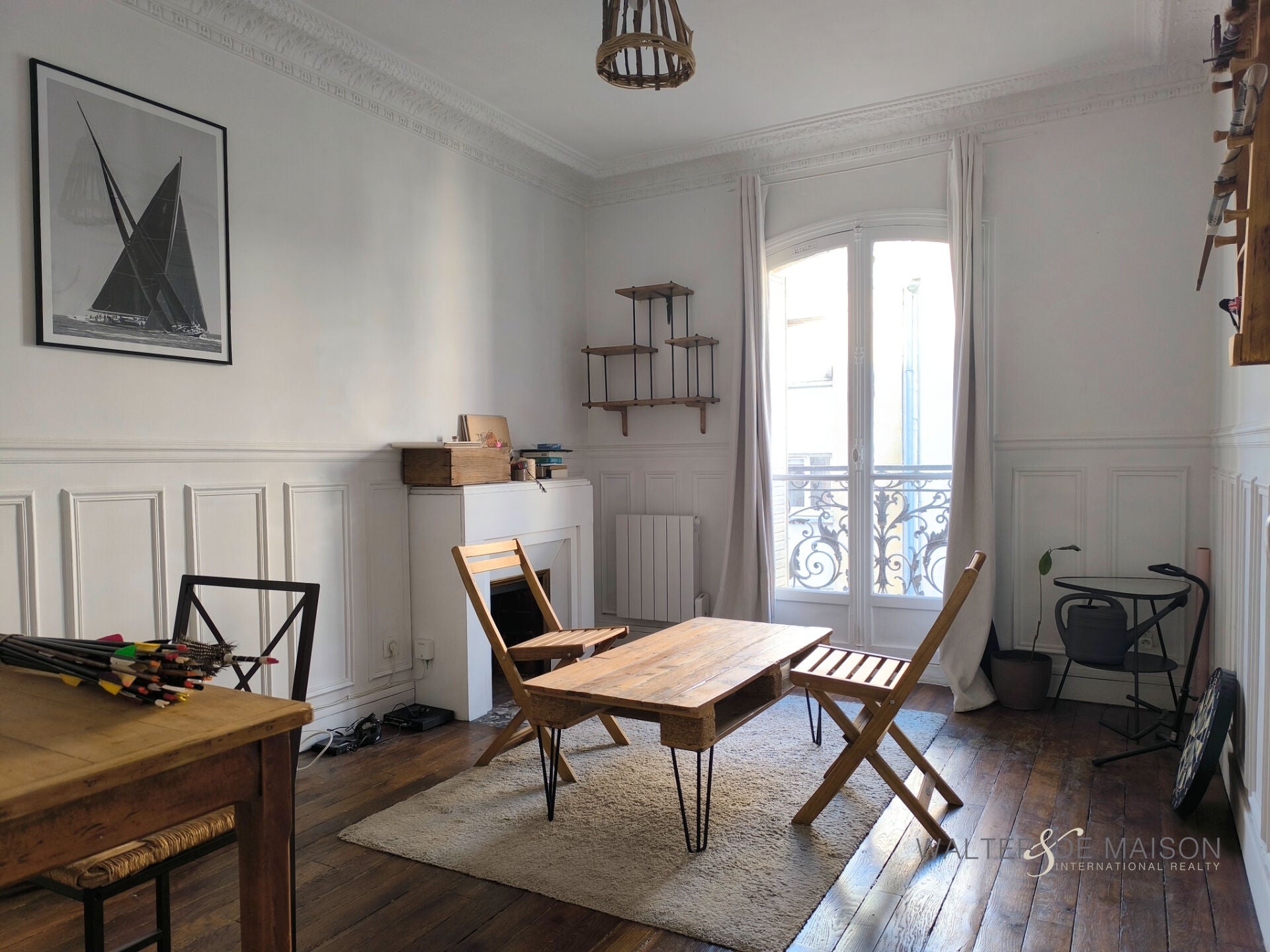 Flat Rue du Mont Cenis in Paris
