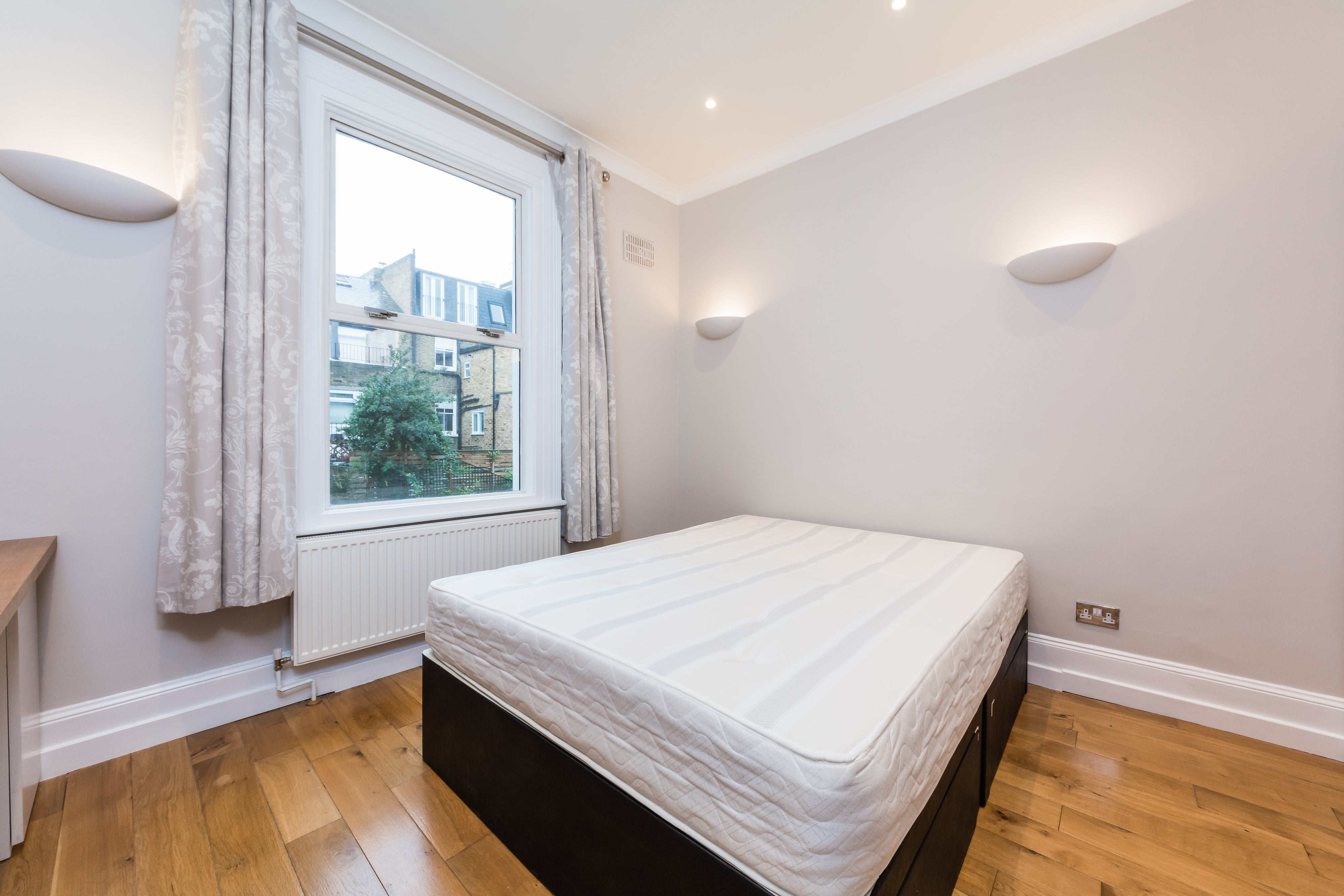Flat Chesson Road in Greater London