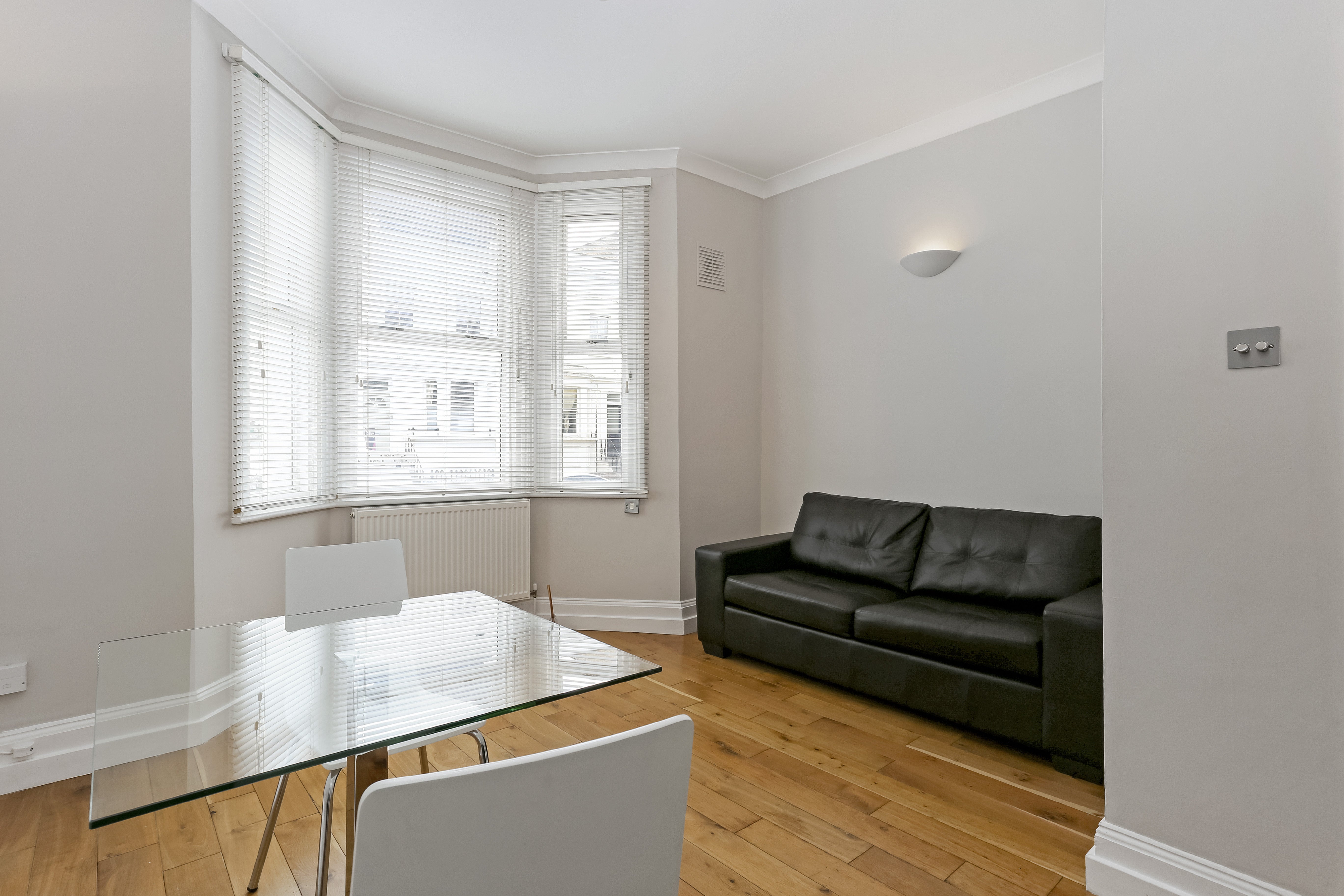Flat Chesson Road in Greater London