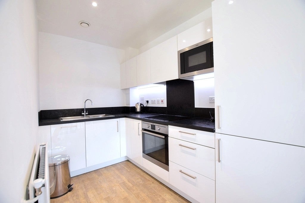Flat Bramwell Way in Greater London
