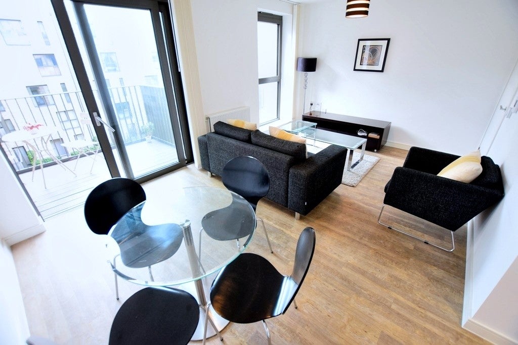 Flat Bramwell Way in Greater London