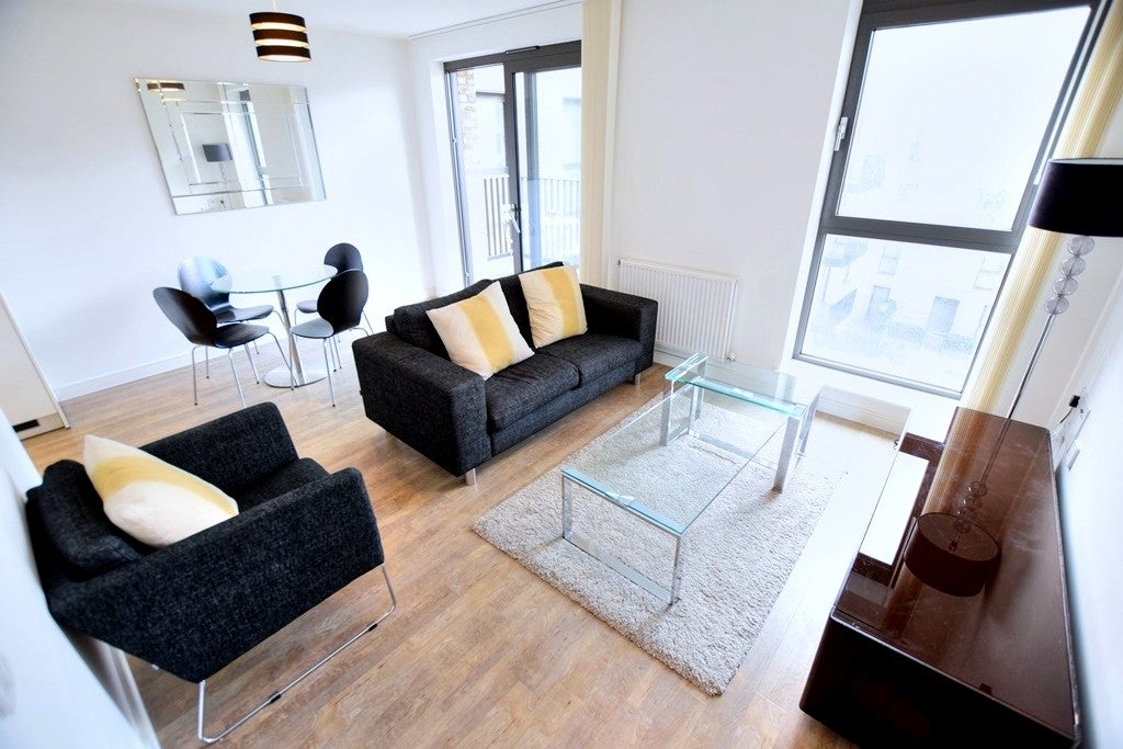 Flat Bramwell Way in Greater London