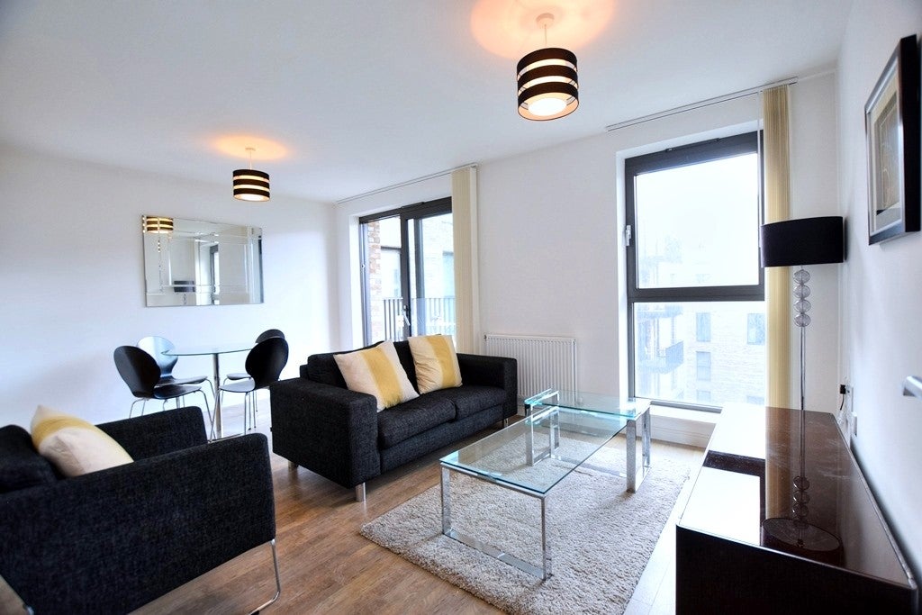 Flat Bramwell Way in Greater London
