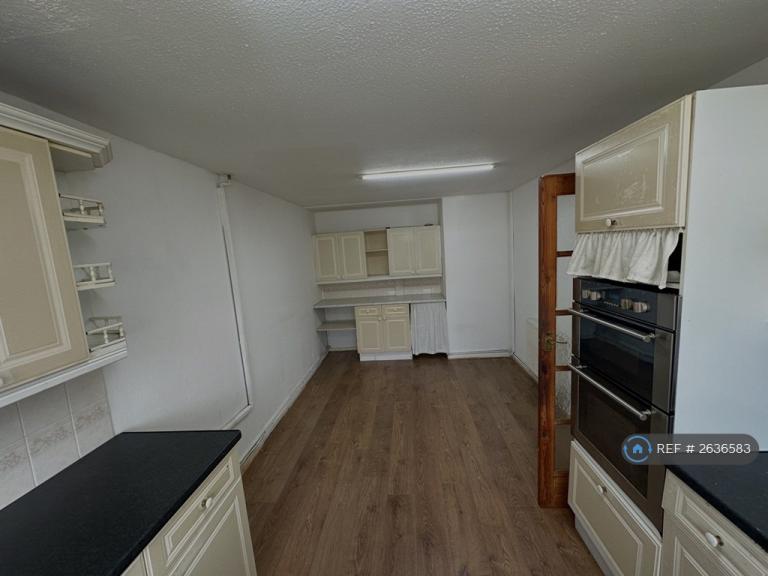 House Medway Close in Greater London