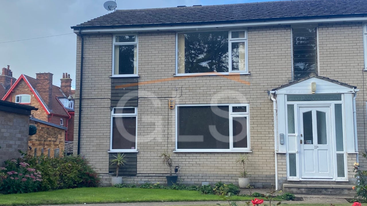 Flat Granville Road in Scarborough