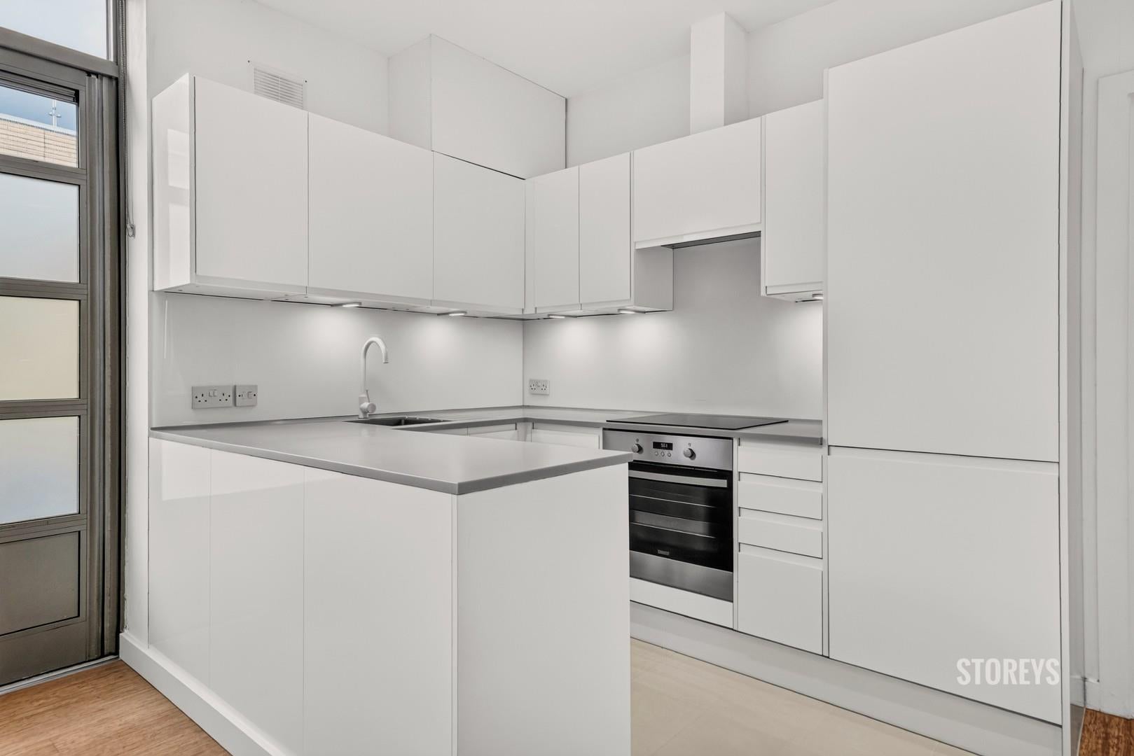 Flat Teesdale Street in Greater London