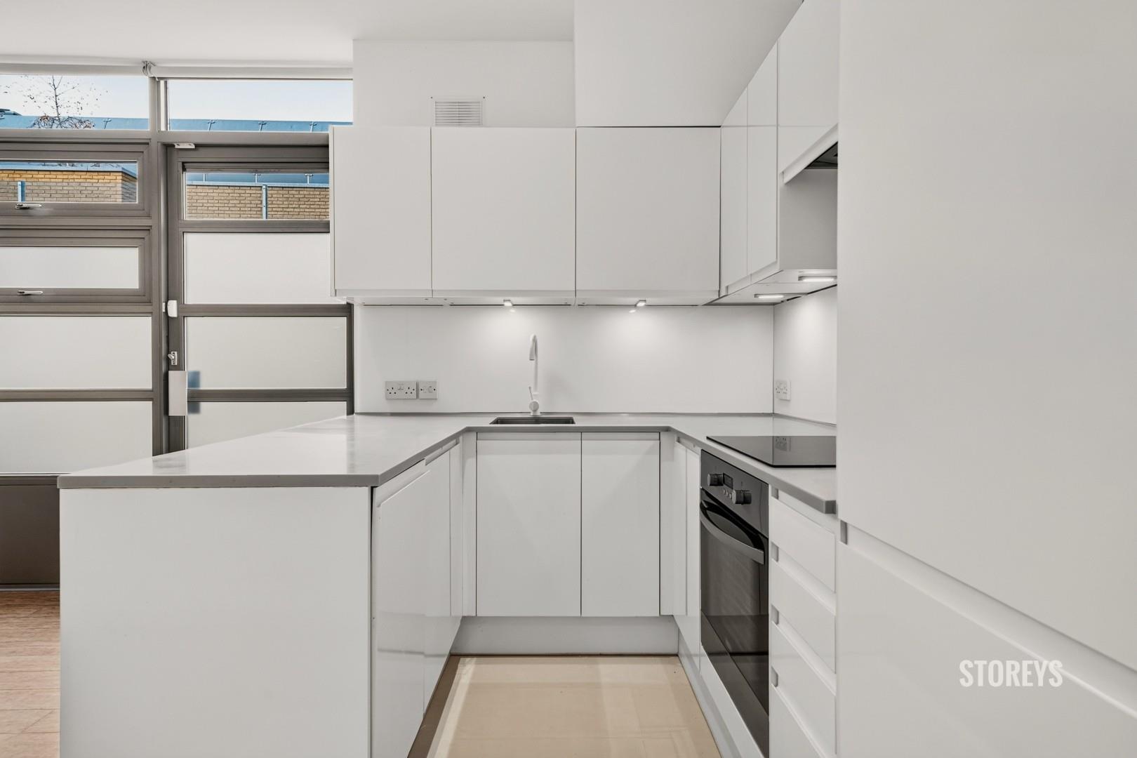 Flat Teesdale Street in Greater London