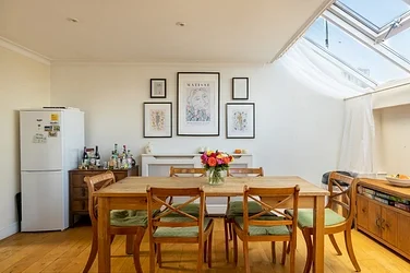 Flat Langford Road in Greater London