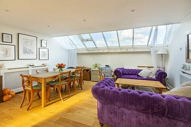 Flat Langford Road in Greater London